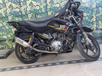 black Yamaha YBRG tour Adventure ready .