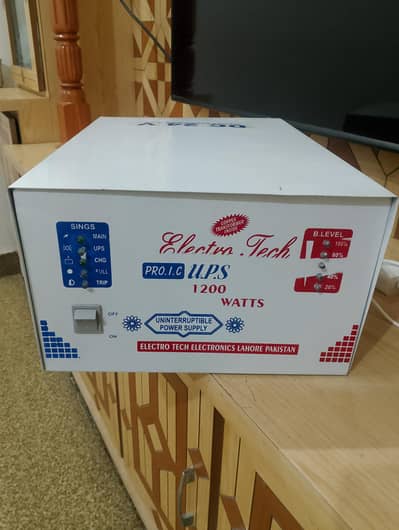 1200 watt ups condition like new