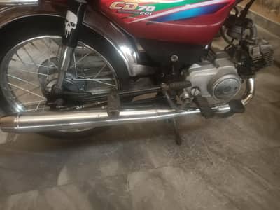 red Honda CD 70