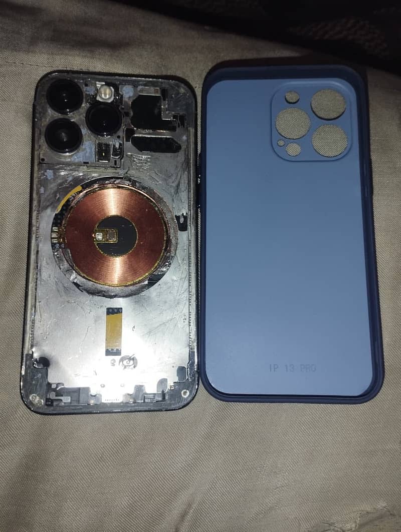 iPhone 13 Pro //0//3//2//5//8//8//1//0//0//9//3/ 5