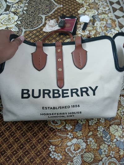Large tote style – big size, useful for carrying many items. Canvas fa