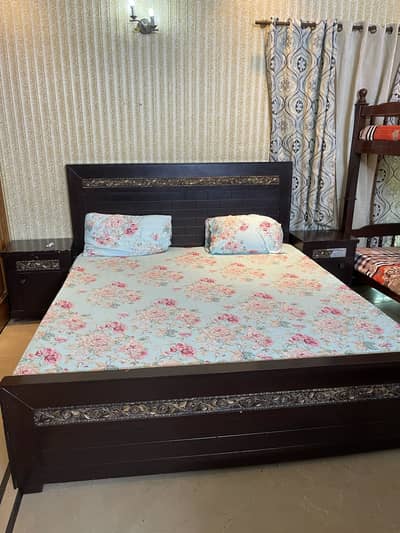 Bed set with mattress