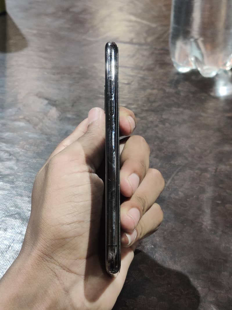 Apple iPhone X 3