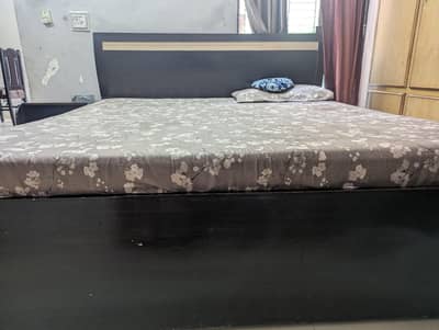 Branded king size bed