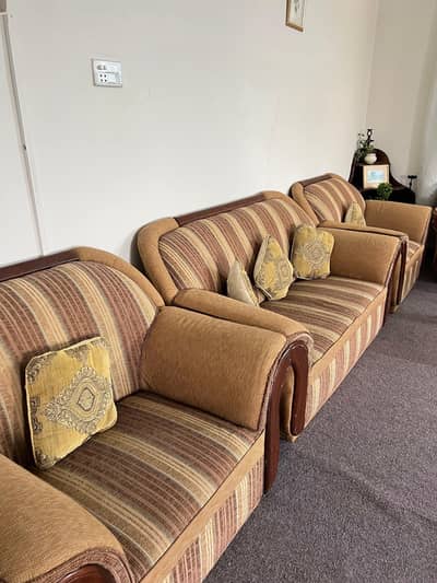 7 seater sofa for sell in good condition