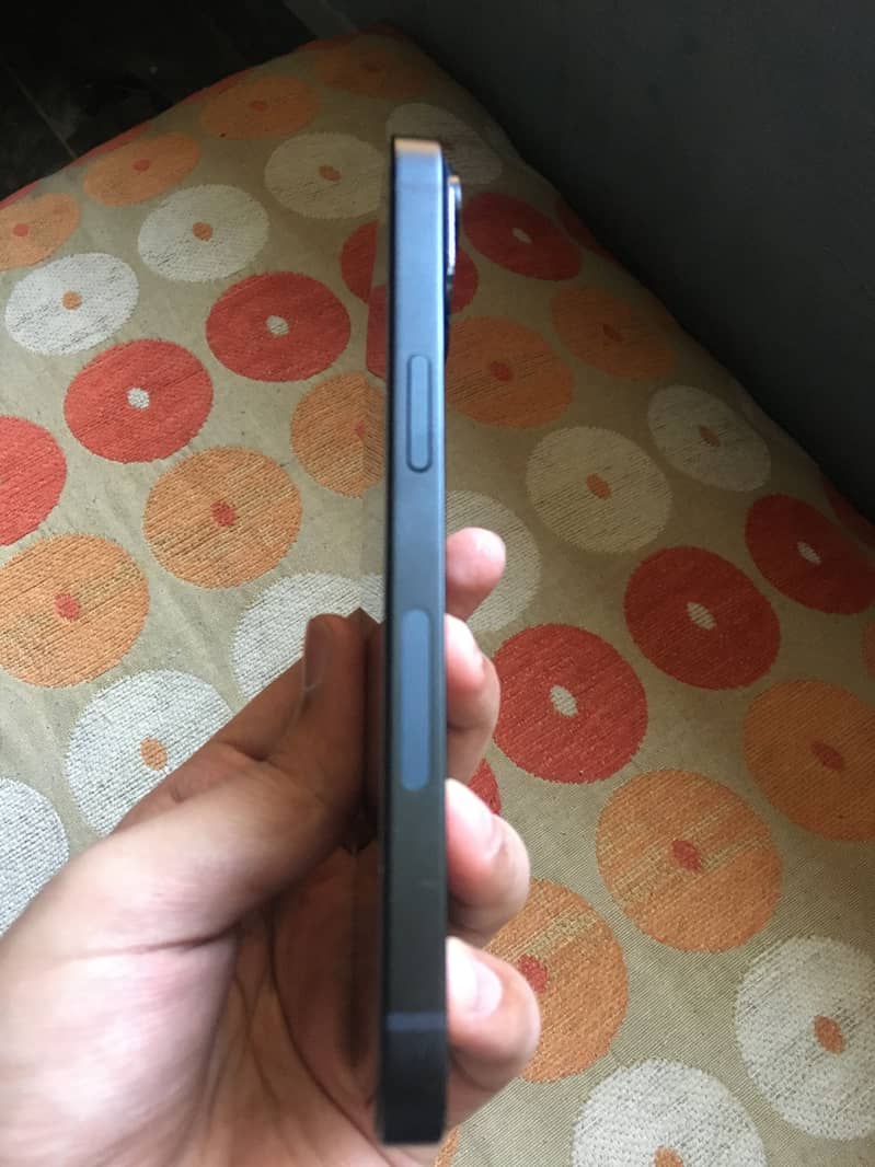 iPhone 14 3