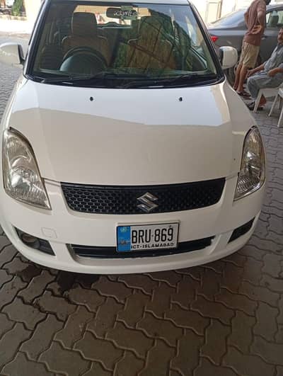 Suzuki swift DLX 2015