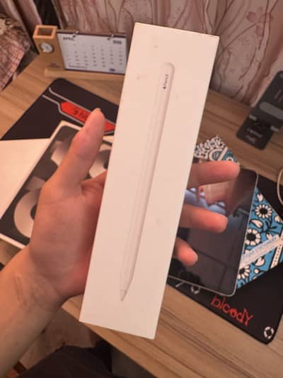 Apple pencil + box