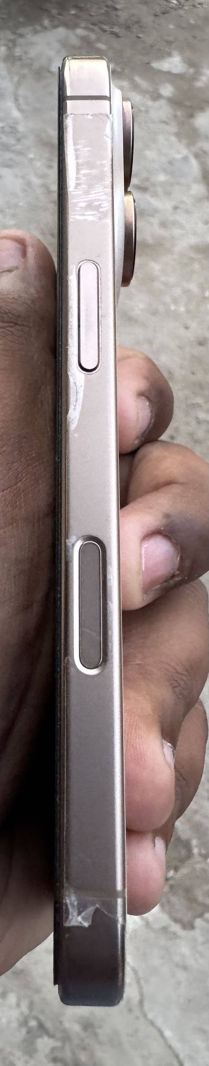 iPhone 16 pro 2