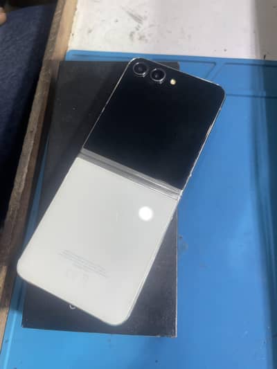 Samsung Mobile Z Flip 5