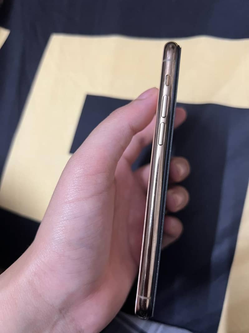 Apple iPhone 11 Pro 4