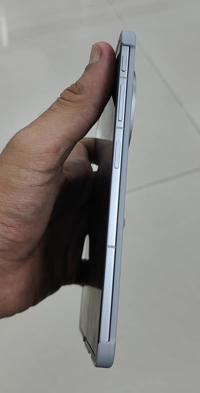 OPPO Find N6, brand new