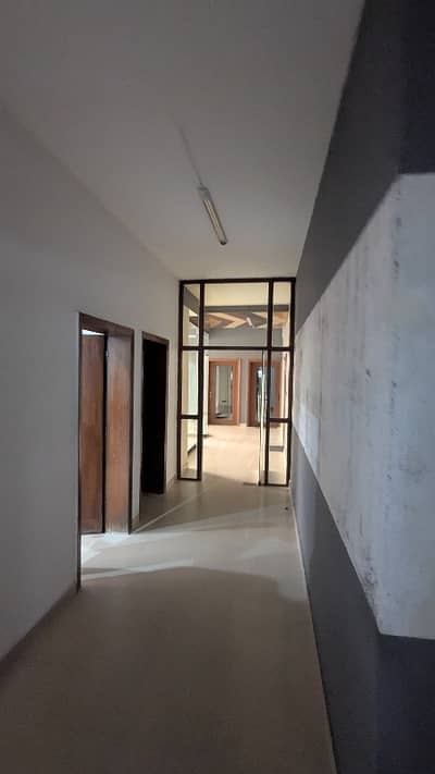 FIRST FLOOR 3500 SQFT SHOP AVAILABLE FOR RENT IN GULBERG