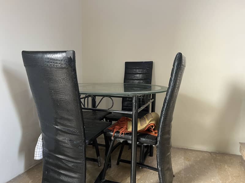 Dinning table 0
