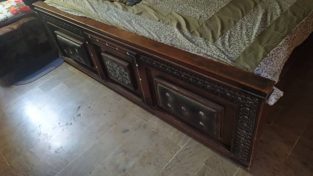 King size double bed 3