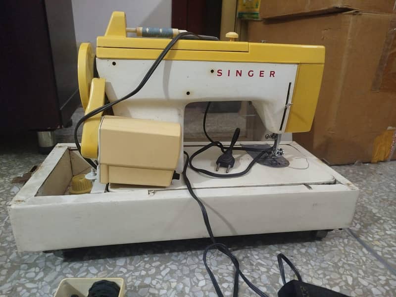 Singer Sewing Machine 1