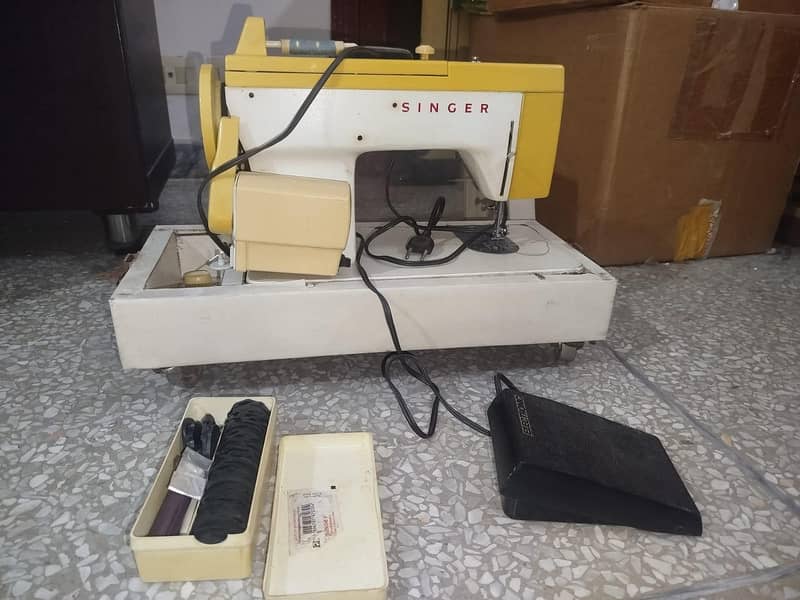 Singer Sewing Machine 3