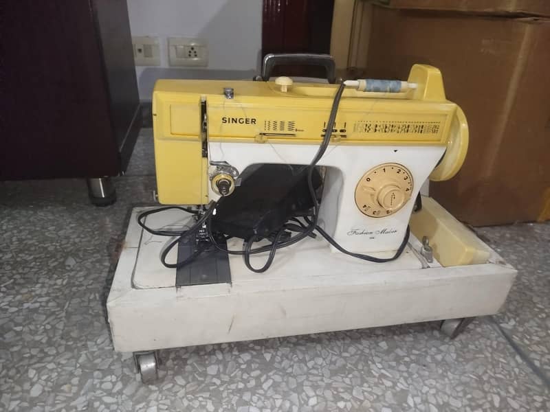 Singer Sewing Machine 4