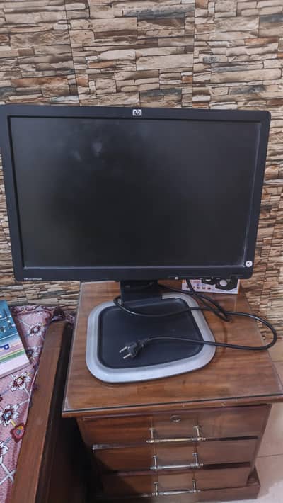 HEWLETT PACKARDS 19" WIDESCREEN LCD MONITOR