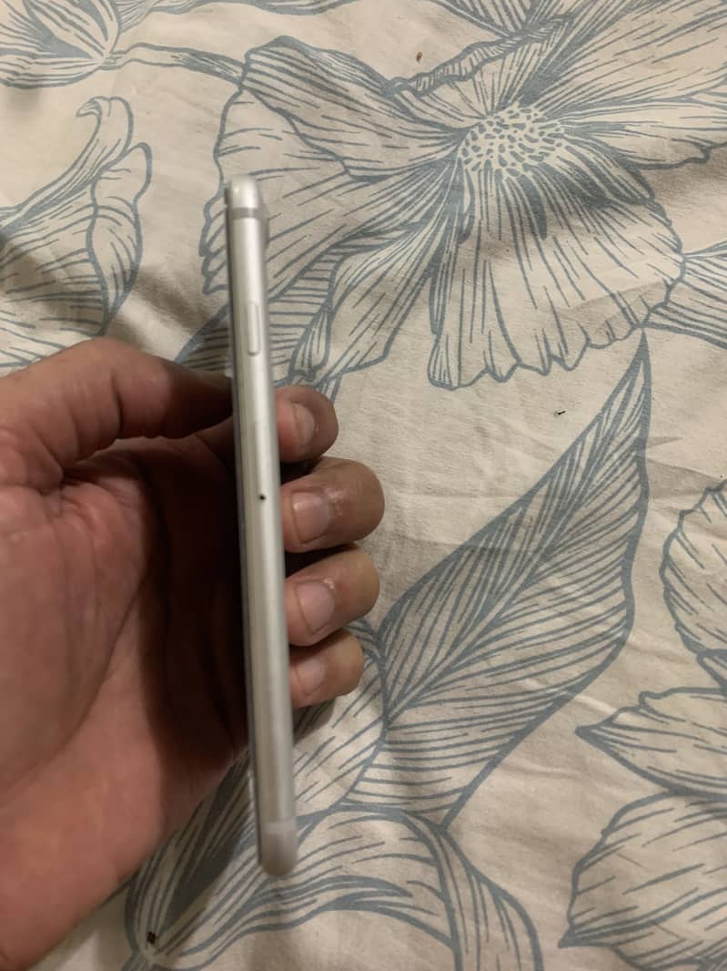 Apple iPhone 7 2