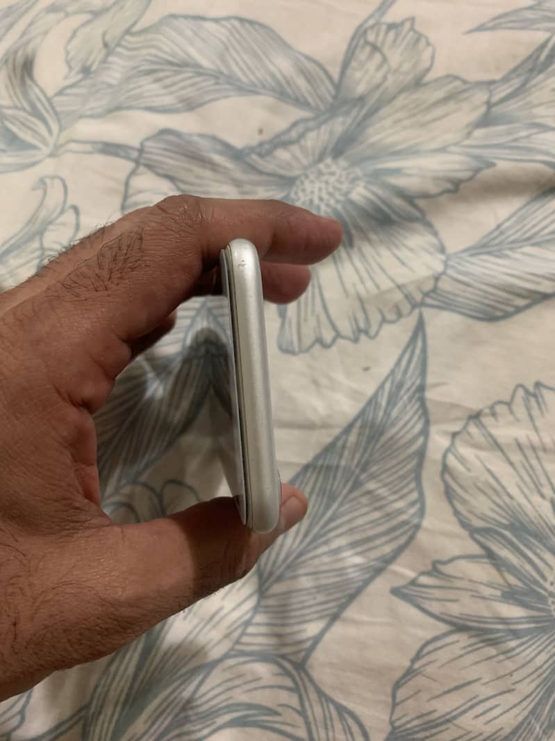 Apple iPhone 7 3