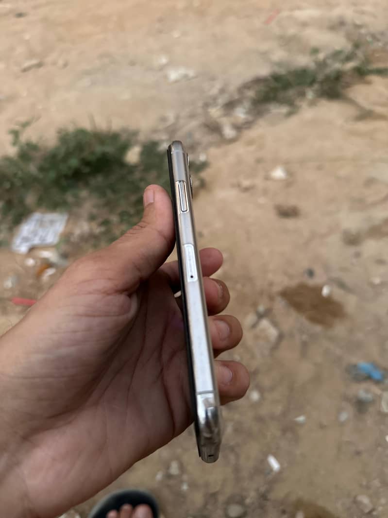 Apple iPhone 11 Pro 2