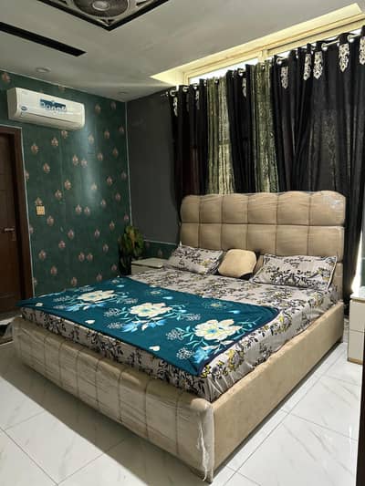Par day short tim luxury flat comfortable jabardasth room