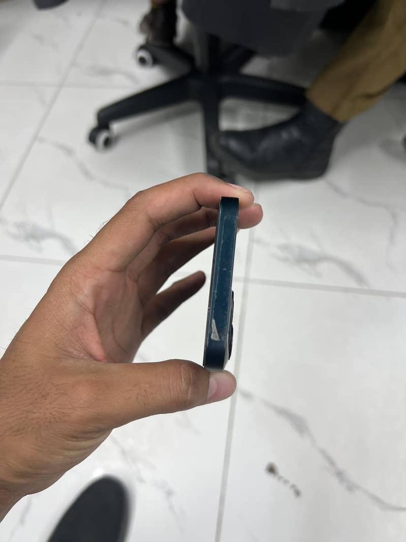 Apple iPhone 13 jv 4