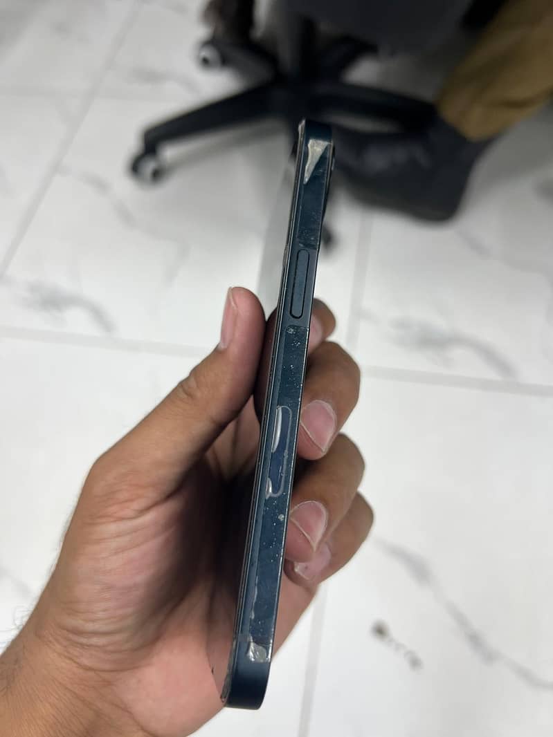 Apple iPhone 13 jv 5