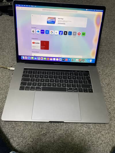 Damka Ofer MacBook Pro