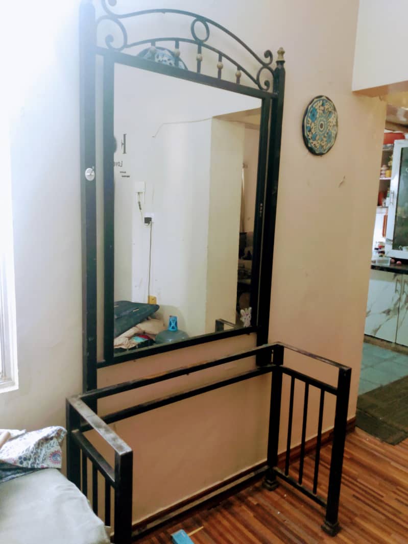 Dressing table 0