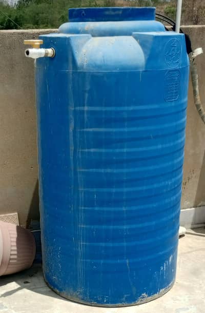 800 Litre Water Tank - Urgent Sale
