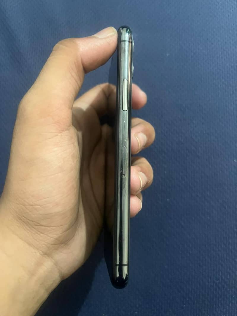 iphone 11 pro 2
