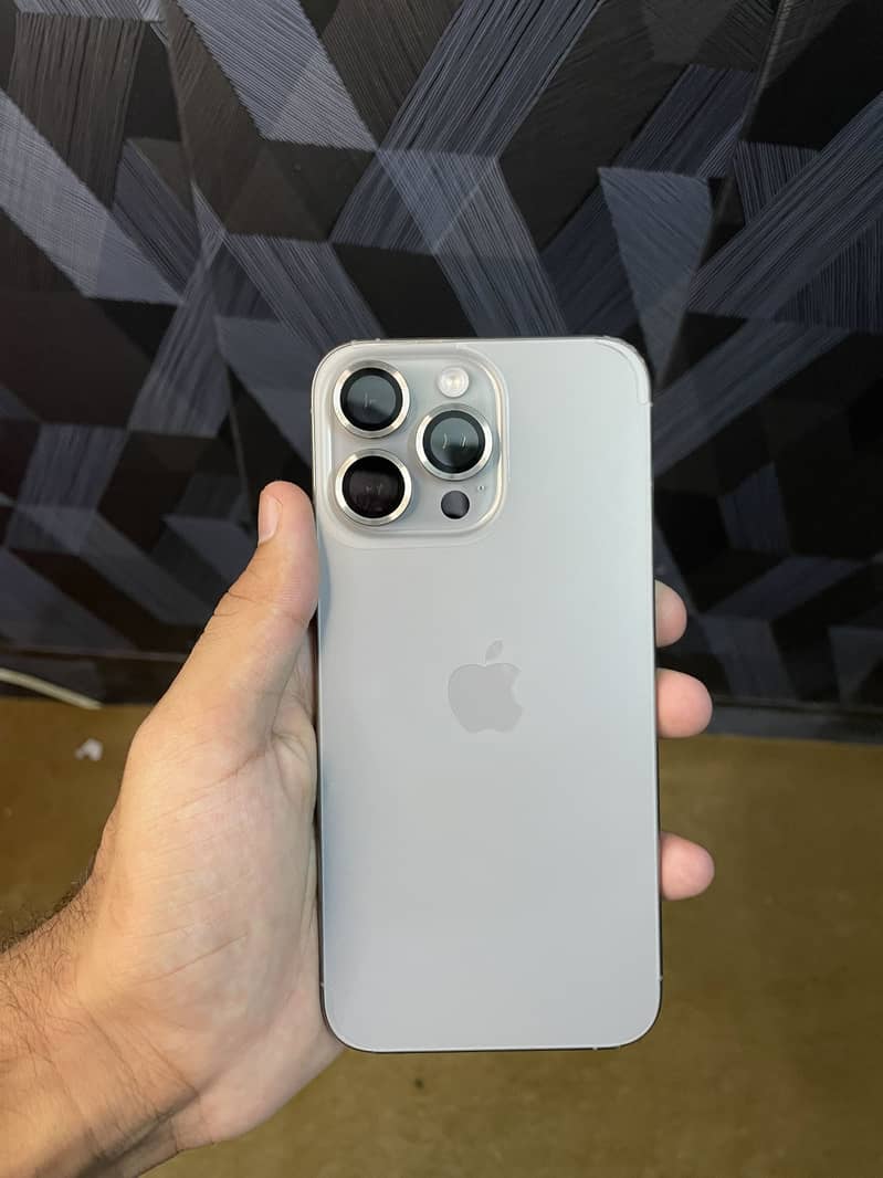 iPhone 15 Pro Max 0