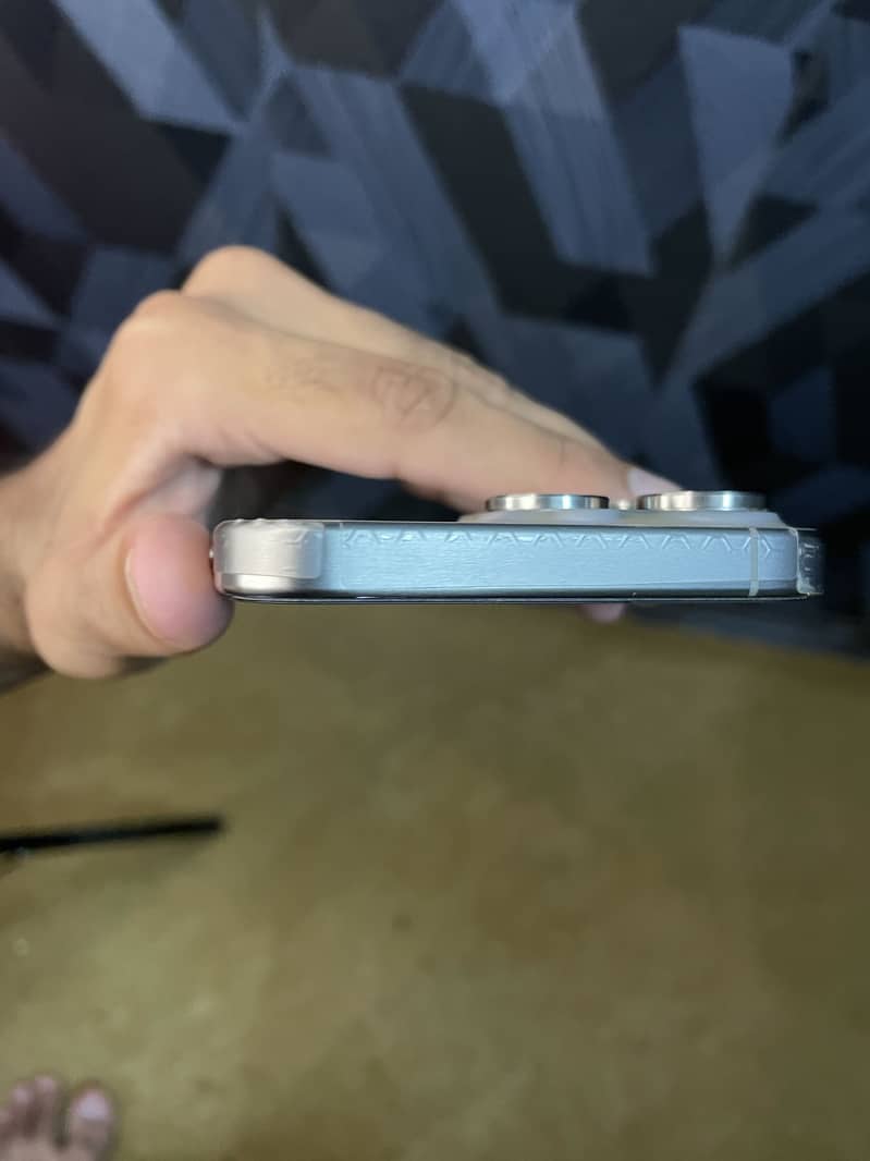 iPhone 15 Pro Max 6