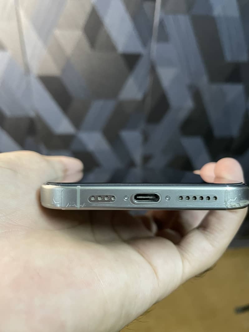iPhone 15 Pro Max 7