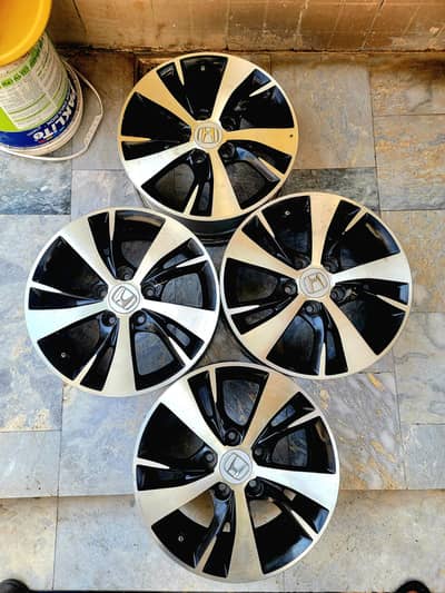 Selling my OEM Honda Freed Rims size 16