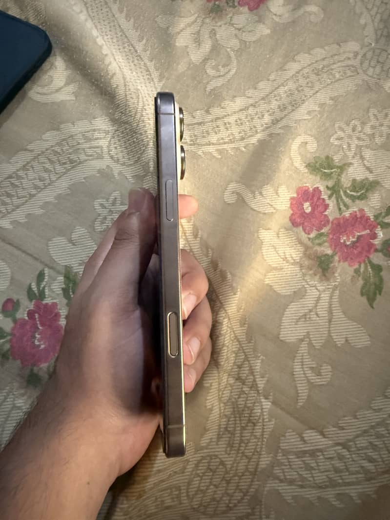 Iphone 16 pro max 1