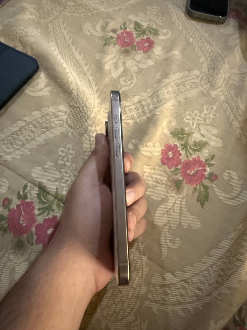 Iphone 16 pro max 3