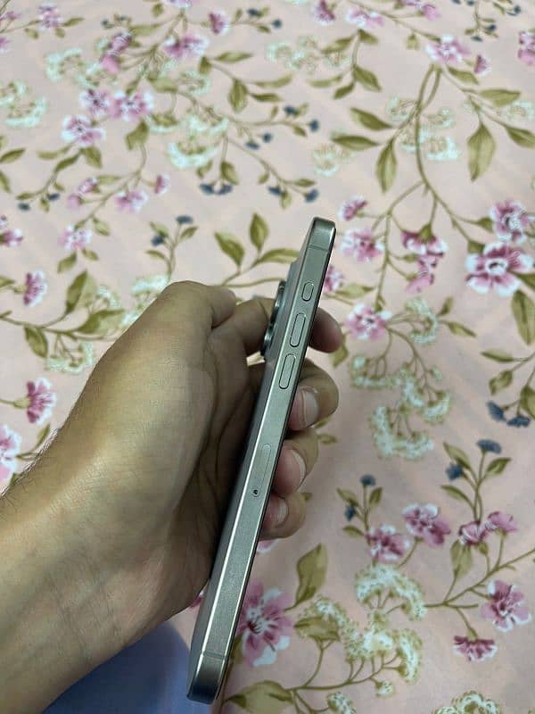 iPhone 15 pro max 3