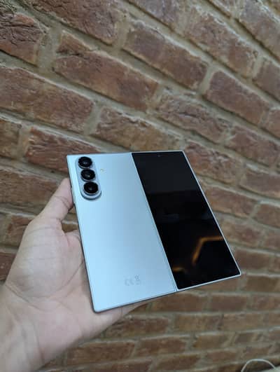 Samsung Galaxy Z Fold 7 12GB/512GB Silver – Non PTA – 10/10 Condition