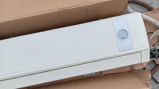gree split ac  . .