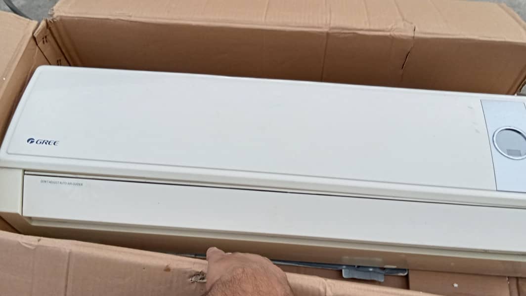 gree split ac  . . 2