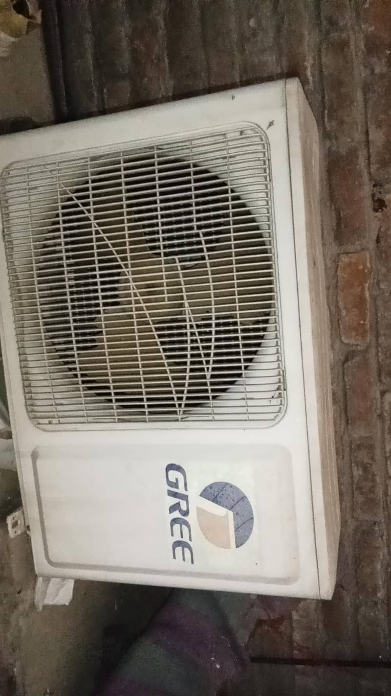 gree split ac  . . 4