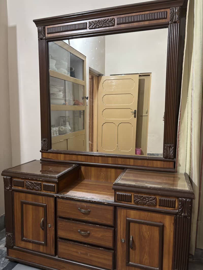 Dressing table 0