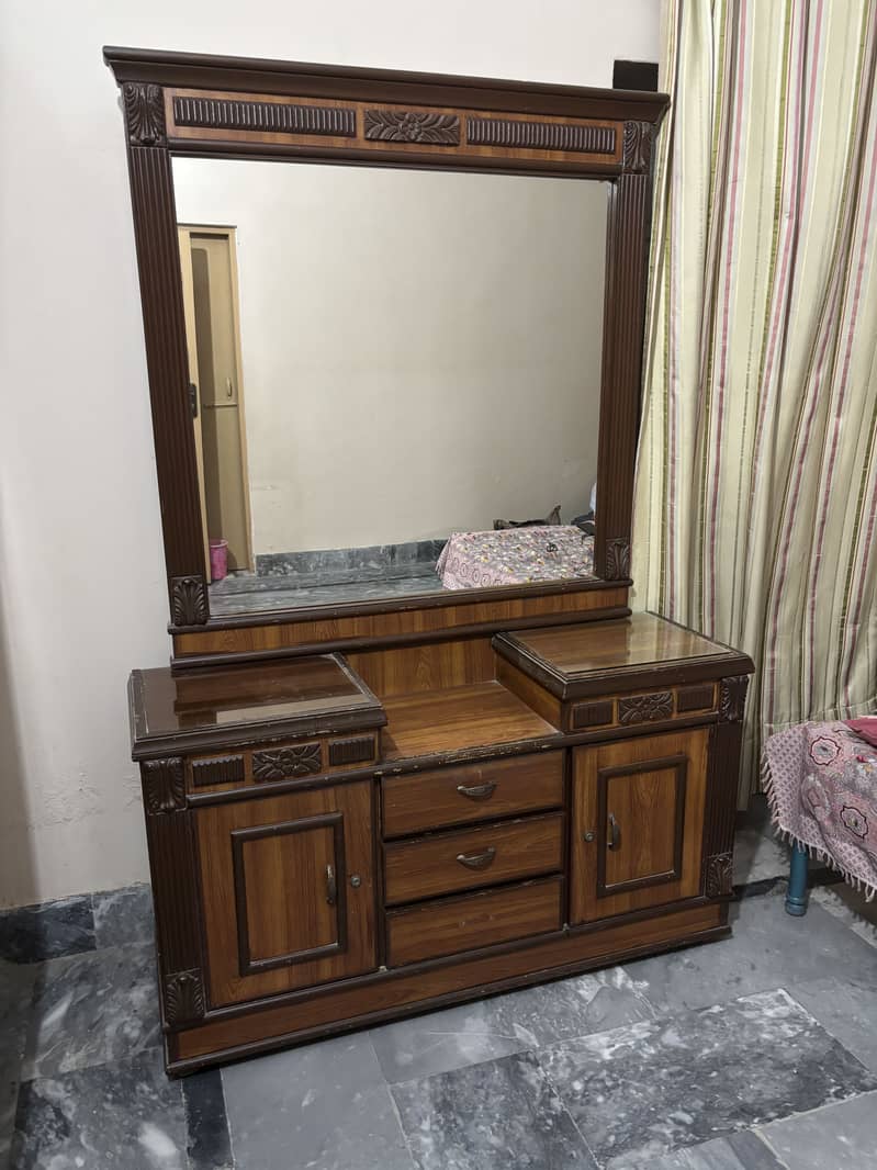 Dressing table 4