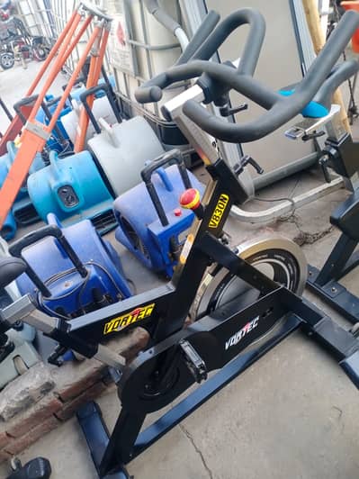 exercise bike | cross trainer | elliptical machine | spinning bike