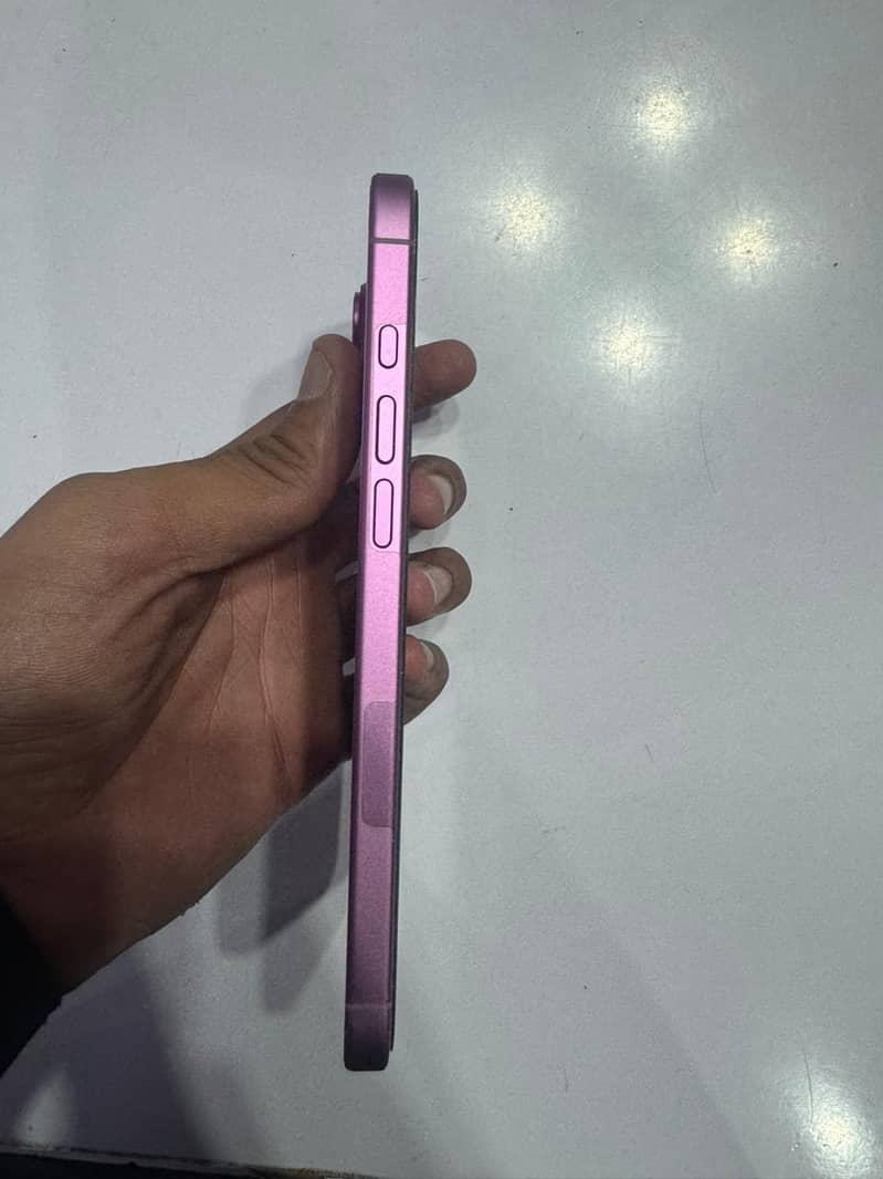 Apple iPhone 16 Plus 2