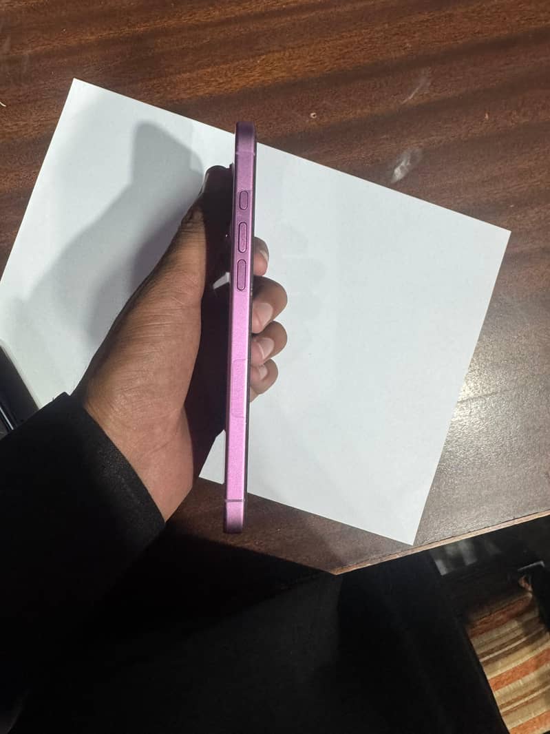 Apple iPhone 16 Plus 4