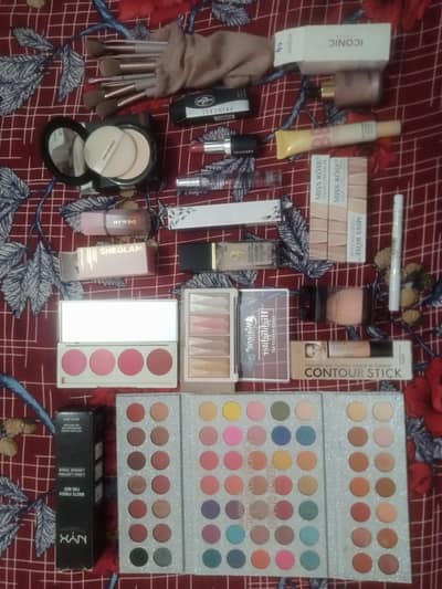 16 makeup products full makeup for urgent sale (Infinix)